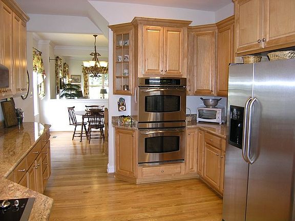 Kitchen w/ all SS appliances, incl double wall ovens