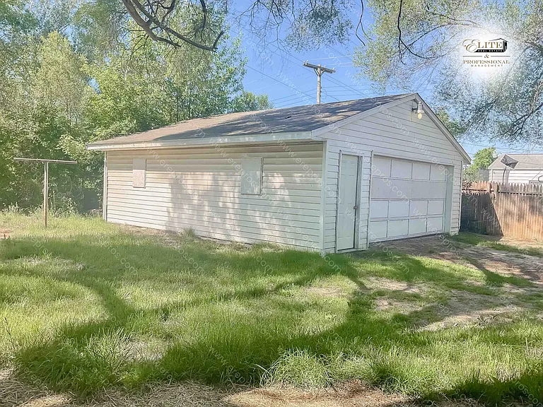 2710 E Pierson Rd — Photo 2