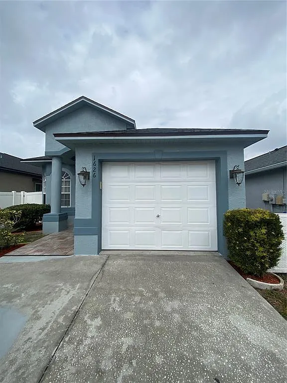 3 bed, 2.0 bath, 1343 sqft, $1,995 — Photo 1