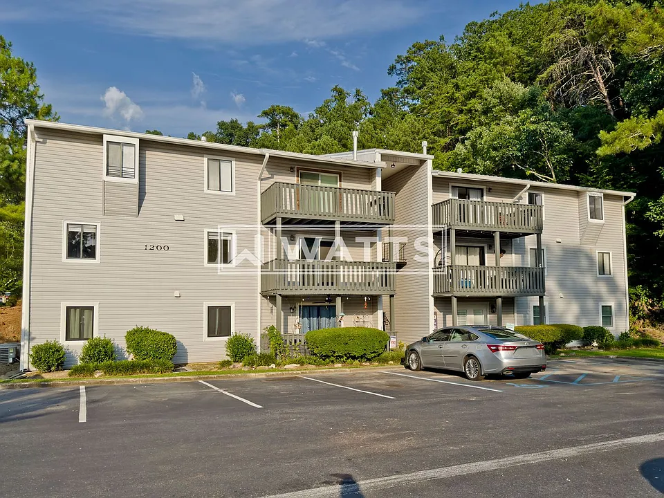 1202 Woodland Vlg #1202