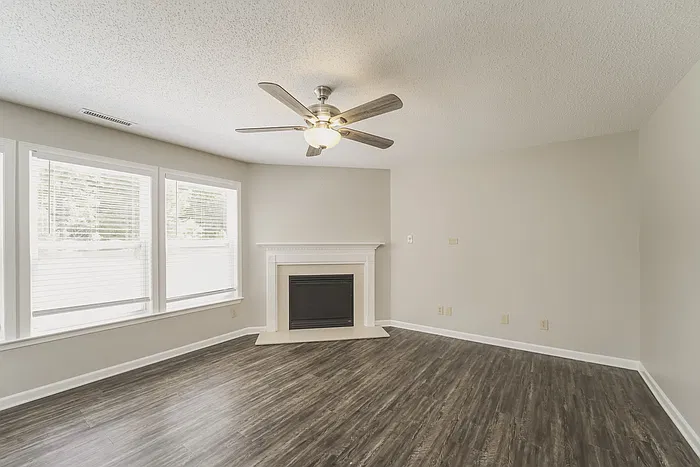 4 bed, 2.5 bath, 2630 sqft, $2,260 — Photo 2
