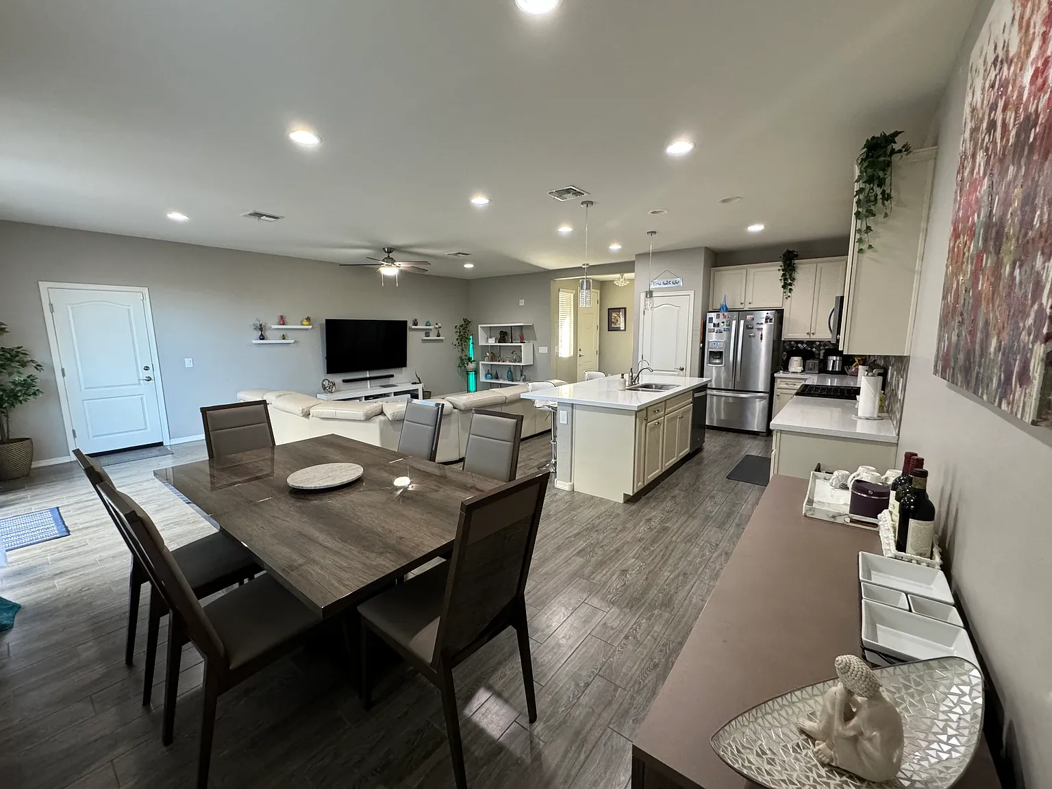 4 bed, 2610 sqft, $3,100 — Photo 4