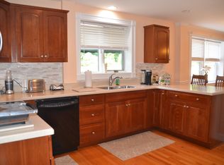 35 Heartbreak Rd APT 1, Ipswich, MA 01938