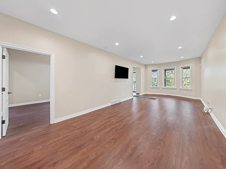 647 E Kirby St #2 — Photo 4
