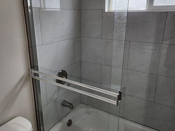 4th image of 5242 Cahuenga Blvd Unit 2