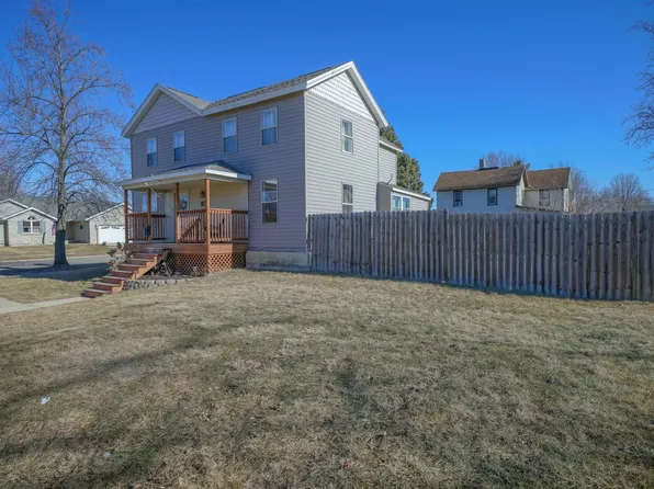 302 S Prairie Ave, Polo, IL 61064