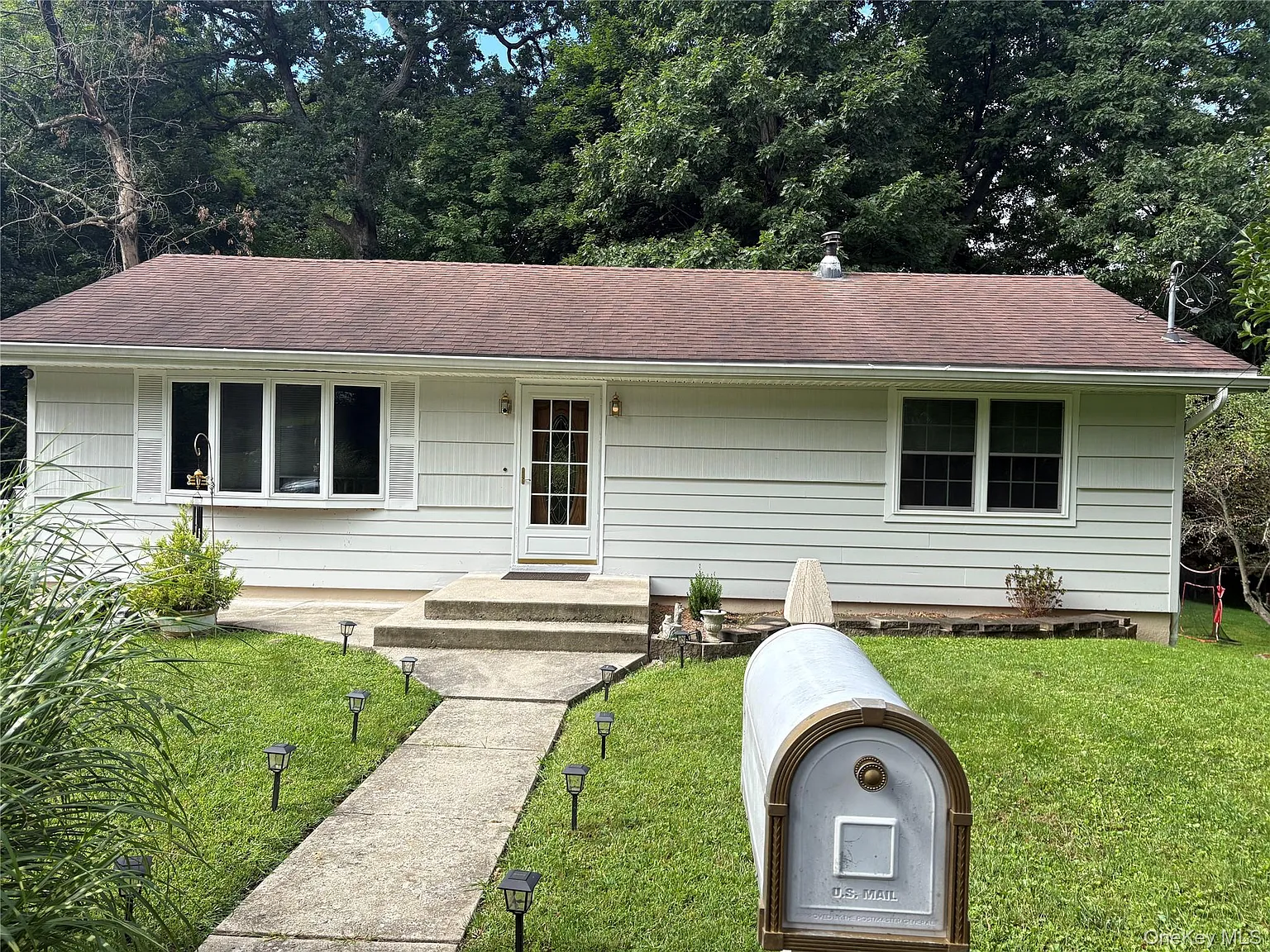 3 bed, 1.0 bath, 1008 sqft, $2,800 — Photo 1