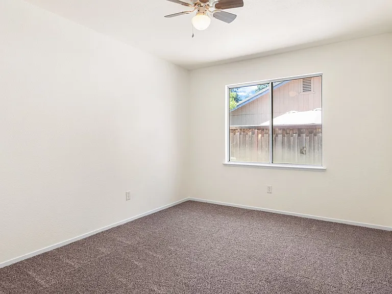 5710 Fox Creek Dr — Photo 8