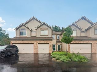 984 Parkhill Cir, Aurora, IL 60502