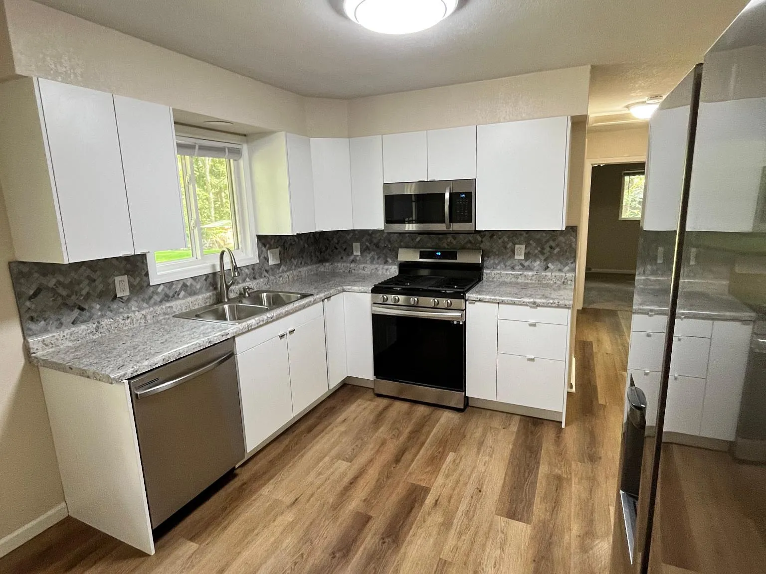 120 Demaris Ln — Photo 4