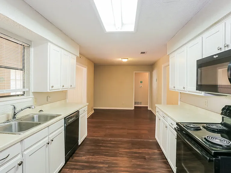 5108 Parliament Dr — Photo 4