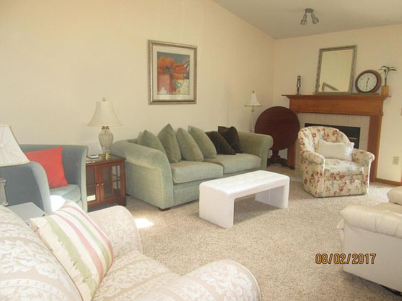 4th image of 376 Castle Pines Dr