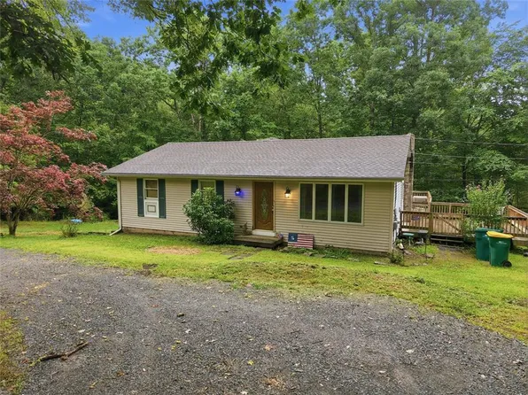 191 Hemlock Rd, Tannersville, PA 18372