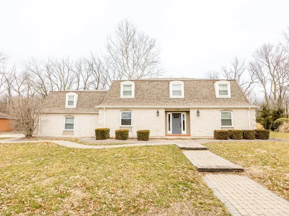 100 Lake Lorraine Dr, Swansea, IL 62226