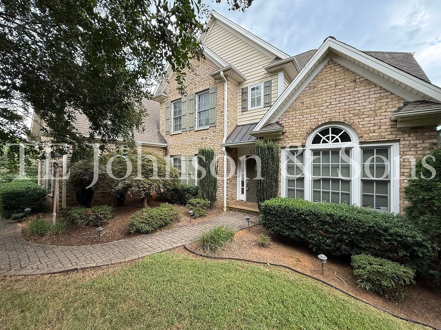 Luxury Living in Brookberry Farm — Photo 2