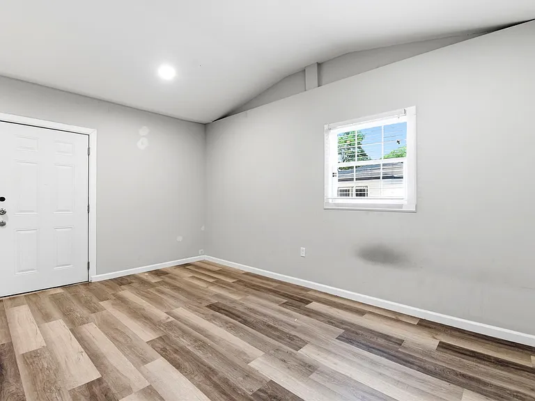 9403 Spaulding St — Photo 40