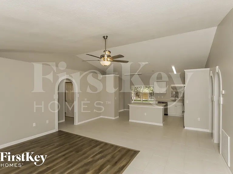 2201 Wagonwheel Ave SE — Photo 4