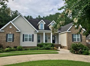 132 Sweetbriar Lakes Dr, Thomasville, GA 31757