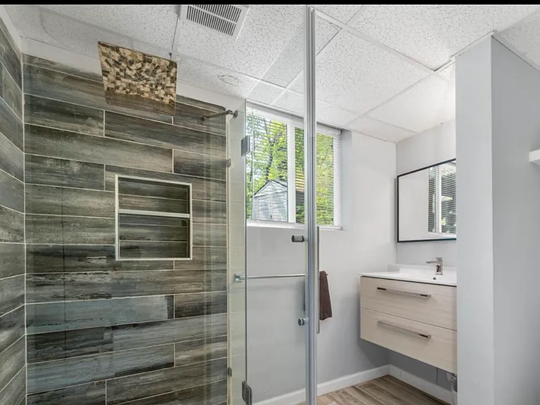 8 Little Shore Dr — Photo 4