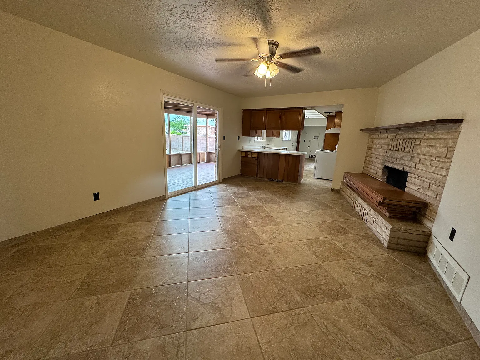 2605 Ridgeway Ct — Photo 4