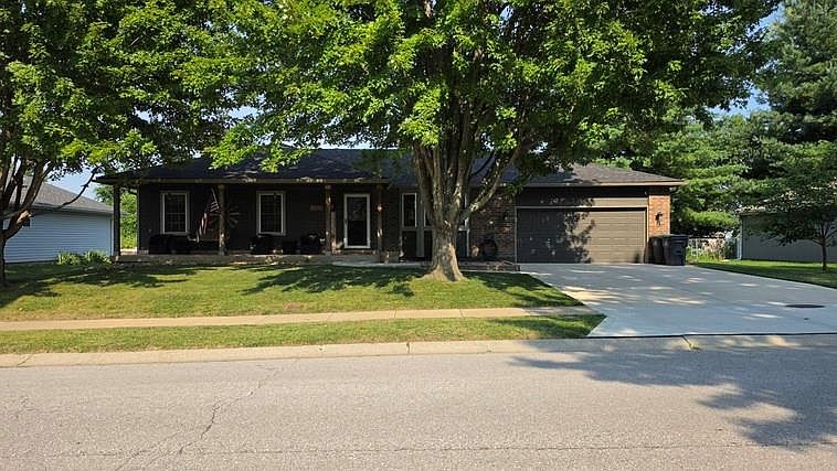 1st image of 809 SW Hereford Dr