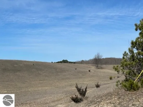 8787 E Otto Rd, Suttons Bay, MI 49682