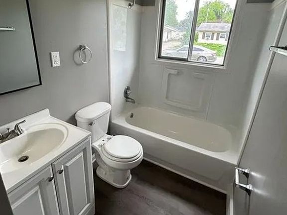 2nd image of 802 Saint Thomas Ln