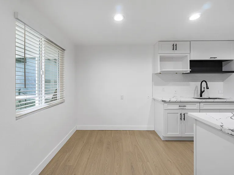 Torrance Gateway Apartments — Photo 13