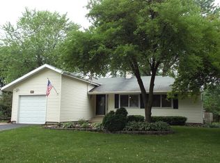 105 Cedarbrook Rd, Naperville, IL 60565