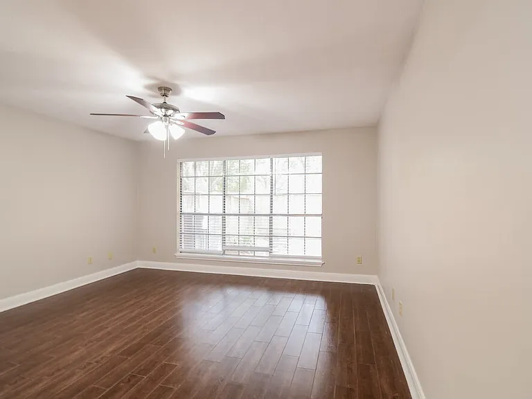 4765 Oakmont Ct — Photo 10