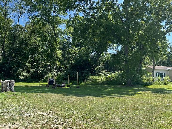 4th image of 2435 Newcombtown Rd #1