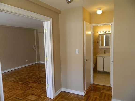 2nd image of 50 Murray St #5