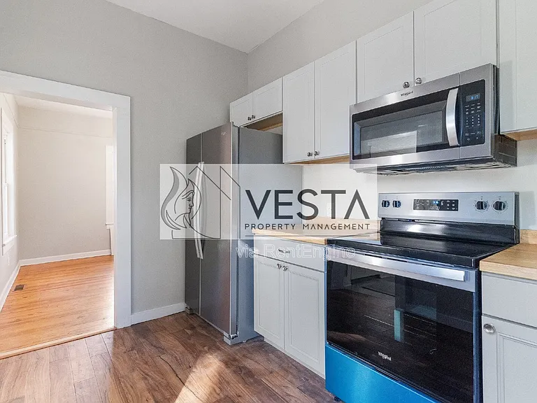 555 Baldwin Ave — Photo 6