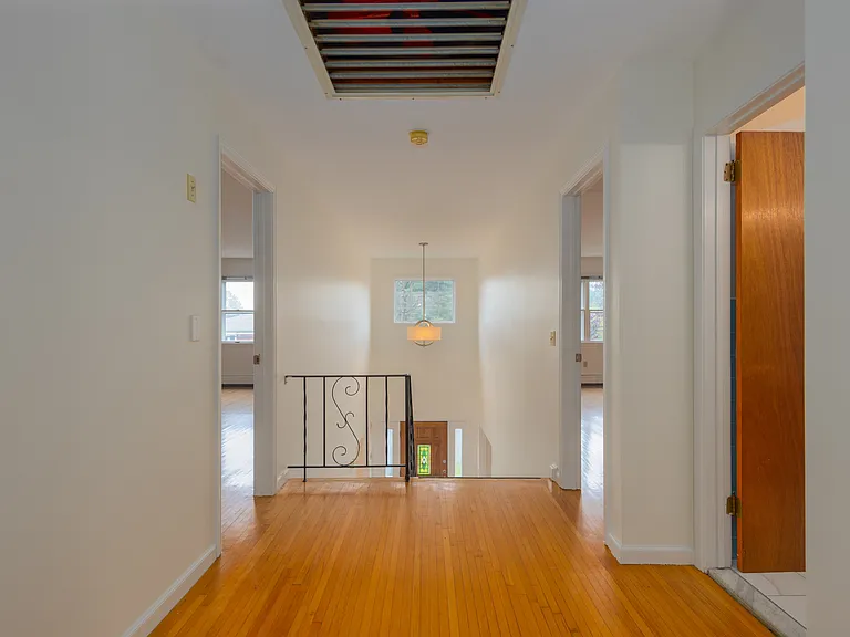 30 Cassilis Ave — Photo 14