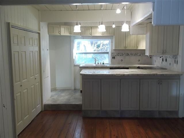 2nd image of 408 Marquette Rd