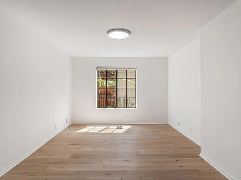8880 Villa La Jolla Dr — Photo 13