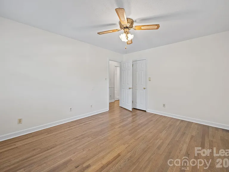 1502 Cloverdale Ln — Photo 13