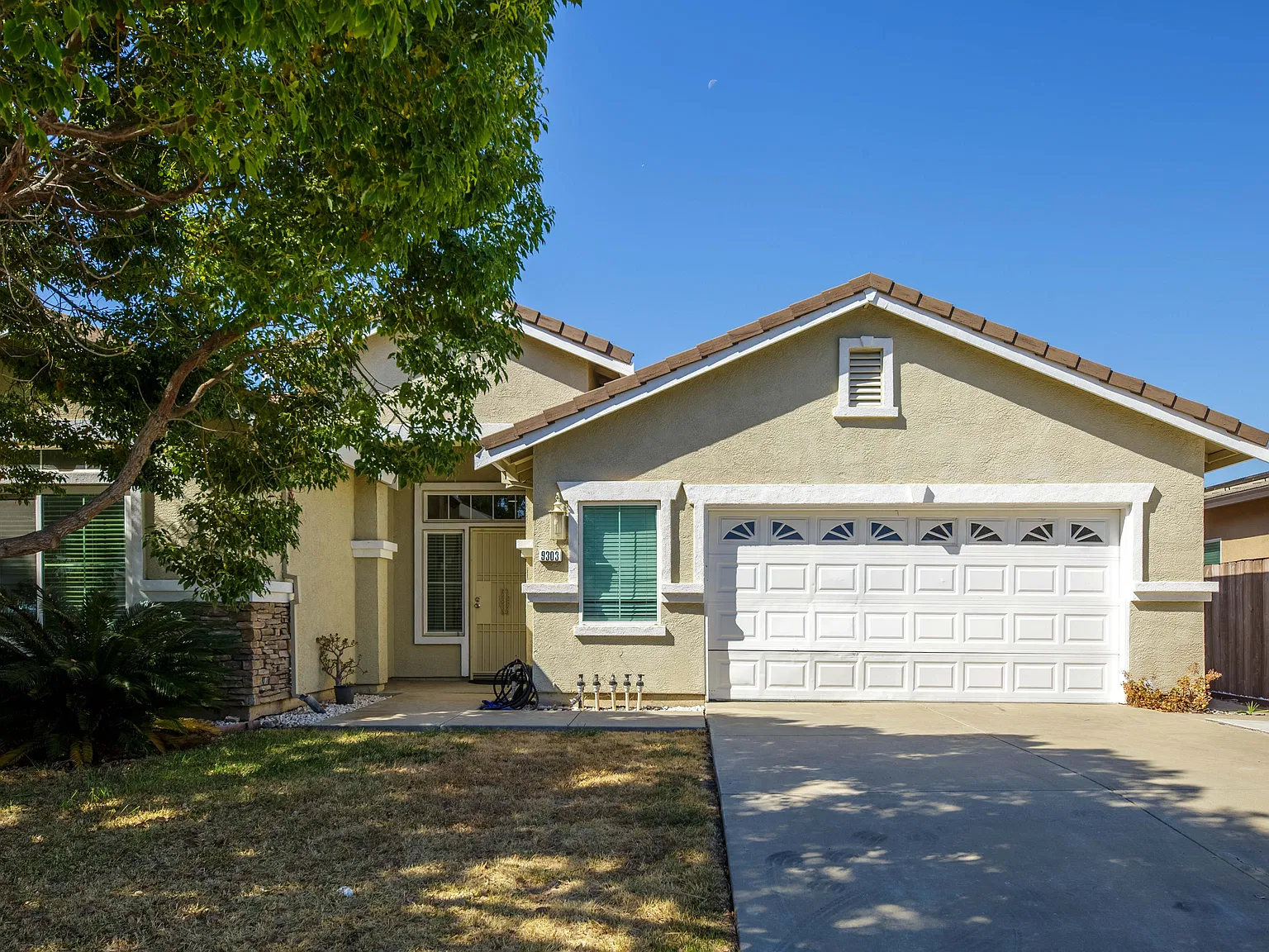 3 bed, 1708 sqft, $3,100 — Photo 1
