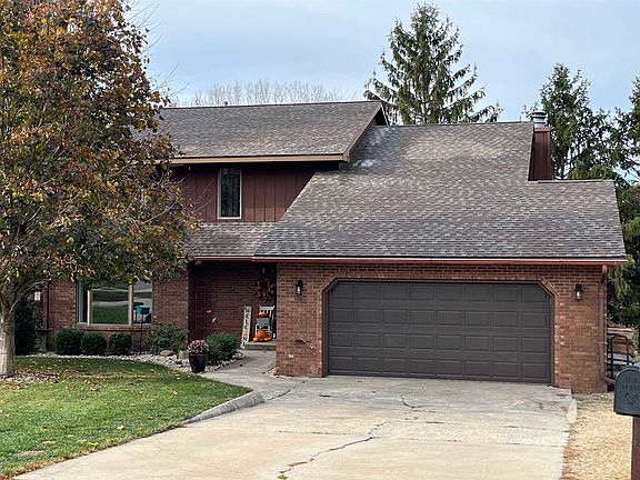 2nd image of 828 Parkview Ct