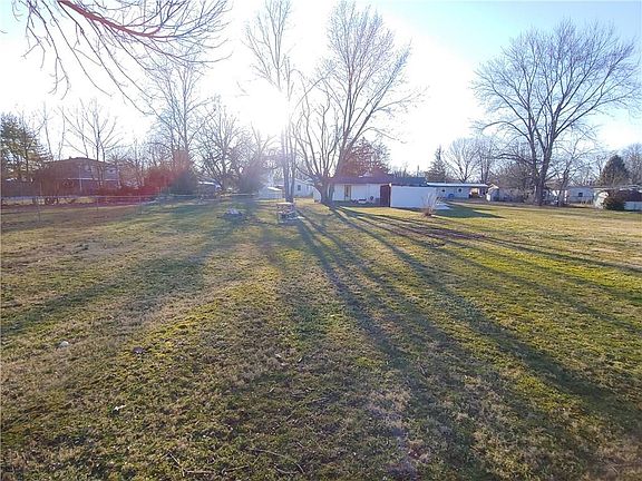 5th image of 1810 Meridian St