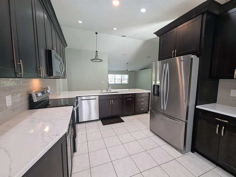 1570 N Foxboro Loop — Photo 3