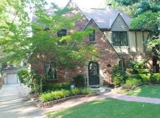 5558 Crestwood Dr, Kansas City, MO 64110