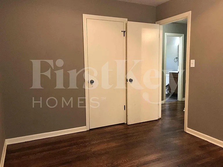 7200 NW 75th St — Photo 11