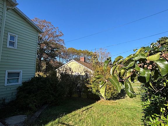 4th image of 216 Leon St