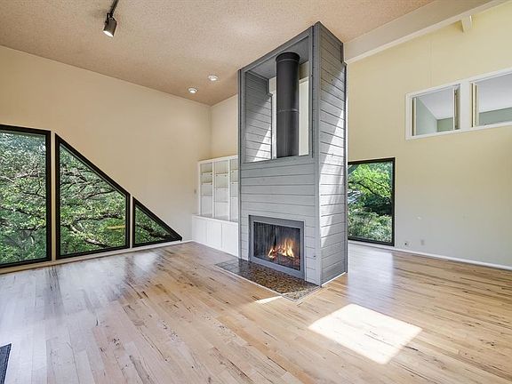 3rd image of 8804 Mountain Path Cir