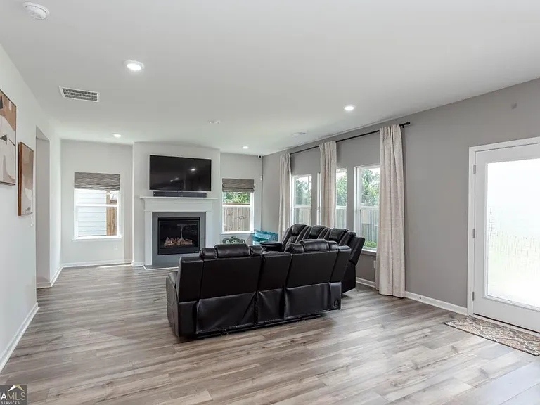 607 Runnel Dr — Photo 3