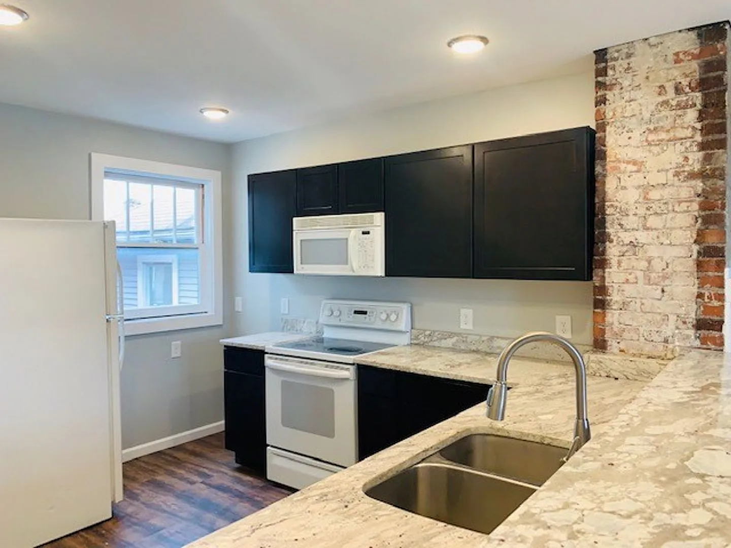 South-side 2 Bedroom Loft Now Available! — Photo 3