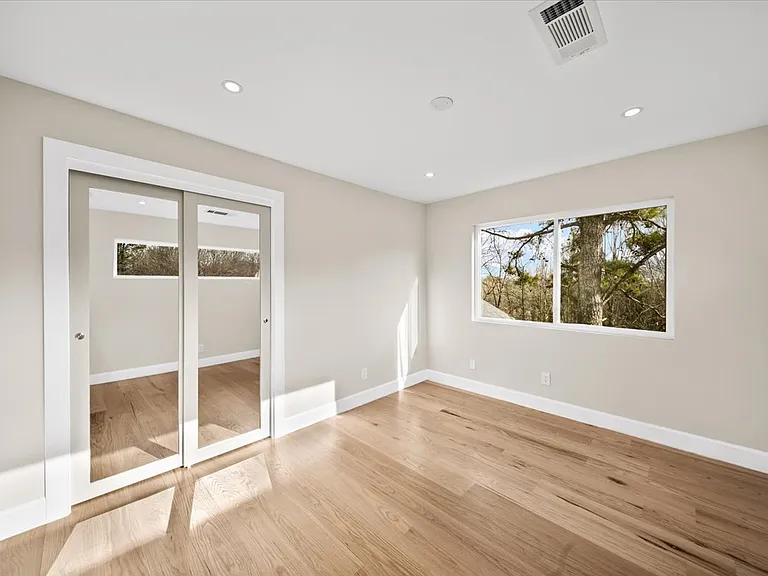 250 Bruton Way — Photo 40