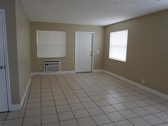 3rd image of Evans Ln #7