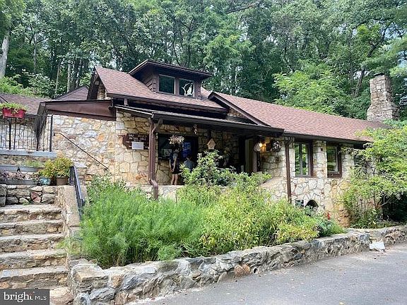 4th image of 3536 Military Rd